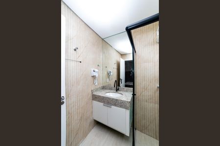 Banheiro Social de kitnet/studio para alugar com 1 quarto, 28m² em Minas Brasil, Belo Horizonte