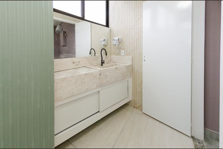 Banheiro de kitnet/studio para alugar com 1 quarto, 35m² em Minas Brasil, Belo Horizonte