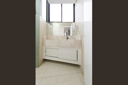 Banheiro de kitnet/studio para alugar com 1 quarto, 35m² em Minas Brasil, Belo Horizonte