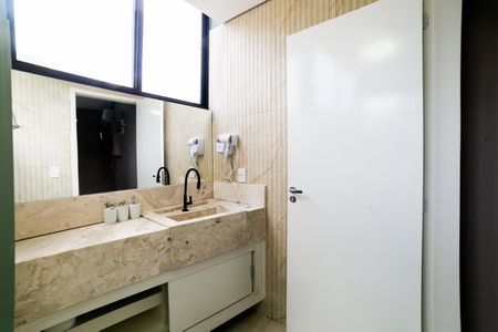 Banheiro Social de kitnet/studio para alugar com 1 quarto, 35m² em Minas Brasil, Belo Horizonte