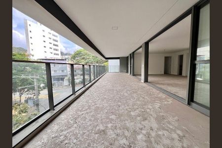 Apartamento à venda com 277m², 4 quartos e 4 vagas