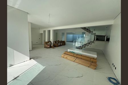 Casa à venda com 4 quartos, 500m² em Vila da Saúde, São Paulo