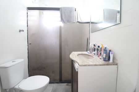 Banheiro comum de casa à venda com 3 quartos, 125m² em Jardim Luanda, São Paulo