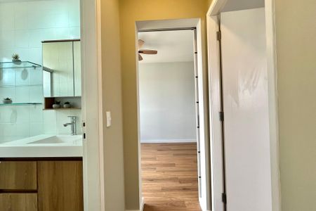 Corredor de apartamento à venda com 2 quartos, 60m² em Vila Paulista, São Paulo