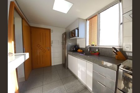 Apartamento à venda com 4 quartos, 99m² em Fernão Dias, Belo Horizonte