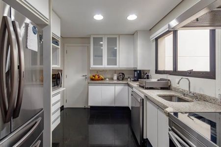 Apartamento à venda com 260m², 4 quartos e 4 vagas