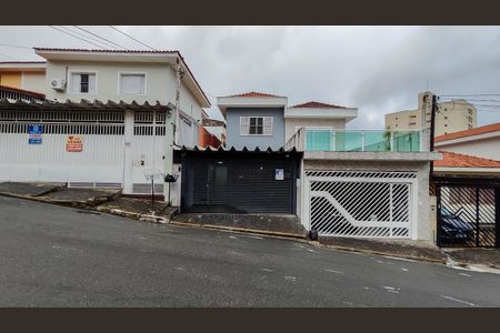 Casa para alugar com 190m², 3 quartos e 1 vaga Casa para alugar com 190m², 3 quartos e 1 vagaFachada