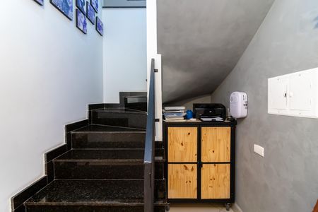 Casa para alugar com 190m², 3 quartos e 1 vaga Casa para alugar com 190m², 3 quartos e 1 vagaEscada