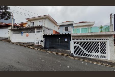 Casa para alugar com 190m², 3 quartos e 1 vaga Casa para alugar com 190m², 3 quartos e 1 vagaFachada