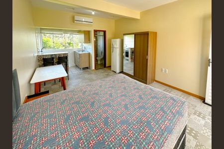 Quarto  de kitnet/studio para alugar com 1 quarto, 25m² em São João do Rio Vermelho, Florianópolis