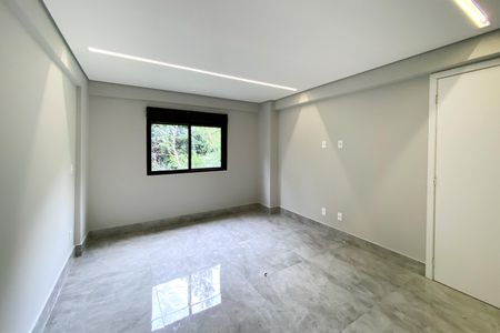 Apartamento à venda com 160m², 3 quartos e 2 vagas Apartamento à venda com 160m², 3 quartos e 2 vagasSemi Suite 1