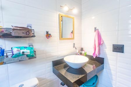 Casa à venda com 152m², 3 quartos e 2 vagasBanheiro social 1