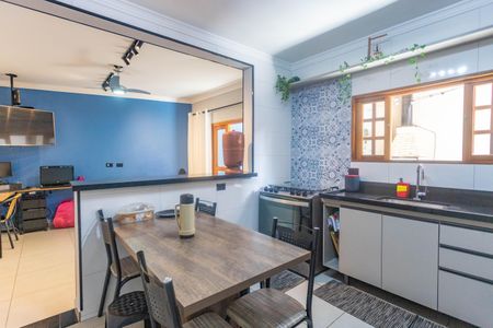 Casa à venda com 152m², 3 quartos e 2 vagasCozinha 