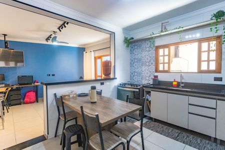 Casa à venda com 152m², 3 quartos e 2 vagasCozinha 