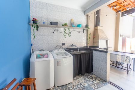 Casa à venda com 152m², 3 quartos e 2 vagasÁrea de serviço