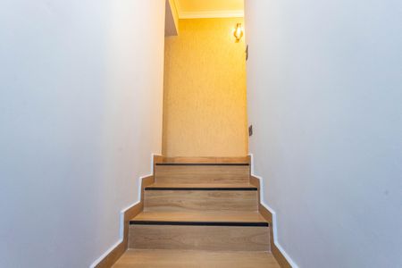 Casa à venda com 152m², 3 quartos e 2 vagasEscada 