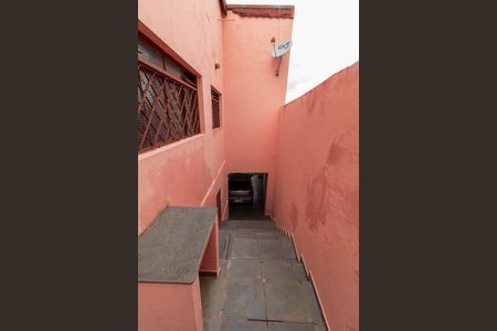 Casa à venda com 206m², 3 quartos e 4 vagas Casa à venda com 206m², 3 quartos e 4 vagasCORREDOR LATERAL