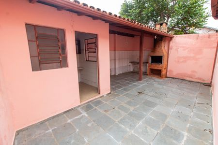 Casa à venda com 206m², 3 quartos e 4 vagas Casa à venda com 206m², 3 quartos e 4 vagasÁREA EXTERNA FUNDOS