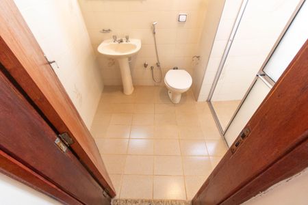 Casa à venda com 206m², 3 quartos e 4 vagas Casa à venda com 206m², 3 quartos e 4 vagasBANHEIRO SOCIAL