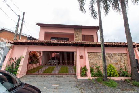 Casa à venda com 206m², 3 quartos e 4 vagas Casa à venda com 206m², 3 quartos e 4 vagasFACHADA