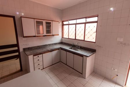 Casa à venda com 206m², 3 quartos e 4 vagas Casa à venda com 206m², 3 quartos e 4 vagasCOZINHA