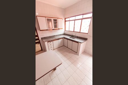 Casa à venda com 206m², 3 quartos e 4 vagas Casa à venda com 206m², 3 quartos e 4 vagasCOZINHA