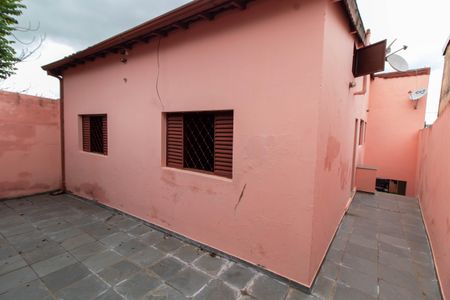 Casa à venda com 206m², 3 quartos e 4 vagas Casa à venda com 206m², 3 quartos e 4 vagasÁREA EXTERNA FUNDOS