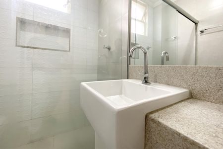 Apartamento à venda com 70m², 2 quartos e 1 vaga Apartamento à venda com 70m², 2 quartos e 1 vagaBanheiro