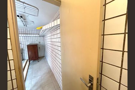 Casa à venda com 175m², 3 quartos e 2 vagasBanheiro 2