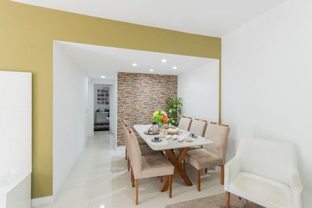 Apartamento à venda com 99m², 2 quartos e 2 vagasSala
