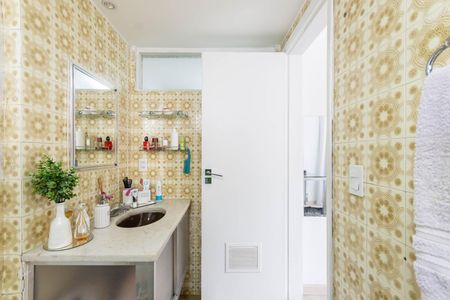 Apartamento à venda com 99m², 2 quartos e 2 vagasBanheiro da Suíte