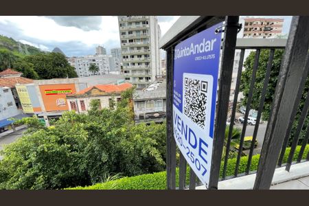 Apartamento à venda com 99m², 2 quartos e 2 vagasPlaquinha