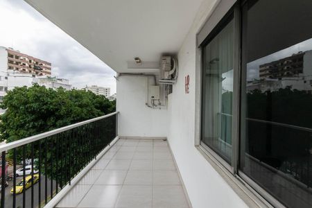 Apartamento à venda com 99m², 2 quartos e 2 vagasVaranda da Suíte