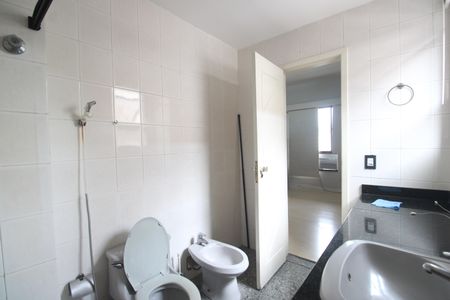 Apartamento para alugar com 343m², 3 quartos e 2 vagasBanheiro da suíte 1