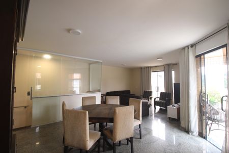 Apartamento para alugar com 343m², 3 quartos e 2 vagasTerraço - Sala