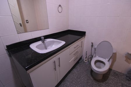 Apartamento para alugar com 343m², 3 quartos e 2 vagasBanheiro social