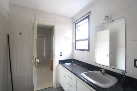 Apartamento para alugar com 343m², 3 quartos e 2 vagasBanheiro da suíte 1