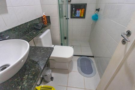Apartamento à venda com 70m², 3 quartos e 2 vagas Apartamento à venda com 70m², 3 quartos e 2 vagasBanheiro social