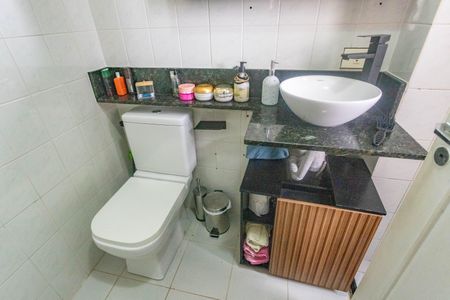 Apartamento à venda com 70m², 3 quartos e 2 vagas Apartamento à venda com 70m², 3 quartos e 2 vagasBanheiro da suíte