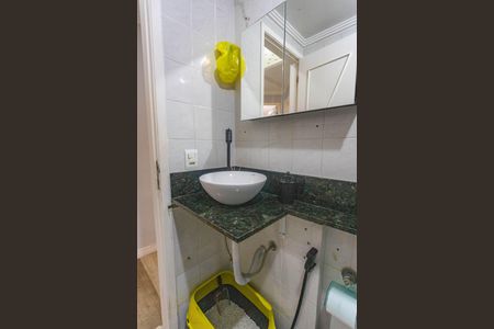Apartamento à venda com 70m², 3 quartos e 2 vagas Apartamento à venda com 70m², 3 quartos e 2 vagasBanheiro social