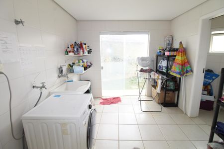 Casa de condomínio para alugar com 405m², 4 quartos e 4 vagasÁrea de Serviço