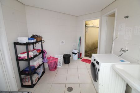 Casa de condomínio para alugar com 405m², 4 quartos e 4 vagasÁrea de Serviço