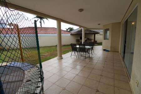 Casa de condomínio para alugar com 405m², 4 quartos e 4 vagasÁrea Externa