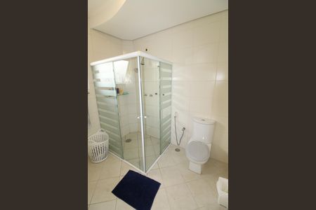 Casa de condomínio para alugar com 405m², 4 quartos e 4 vagasBanheiro da Suíte 2