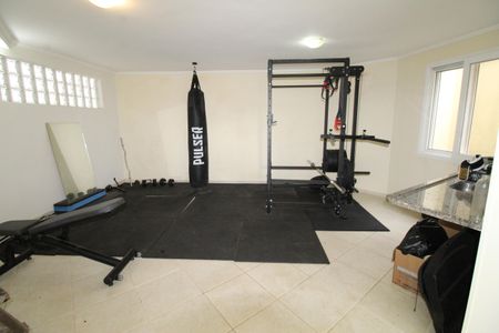 Casa de condomínio para alugar com 405m², 4 quartos e 4 vagasAcademia