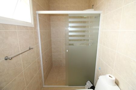 Casa de condomínio para alugar com 405m², 4 quartos e 4 vagasBanheiro da Suíte 1