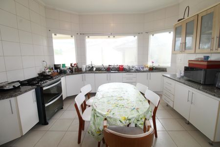 Casa de condomínio para alugar com 405m², 4 quartos e 4 vagasCozinha