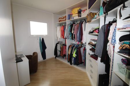 Casa de condomínio para alugar com 405m², 4 quartos e 4 vagasSuíte 2