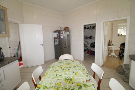 Casa de condomínio para alugar com 405m², 4 quartos e 4 vagasCozinha