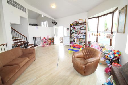 Casa de condomínio para alugar com 405m², 4 quartos e 4 vagasSala 1